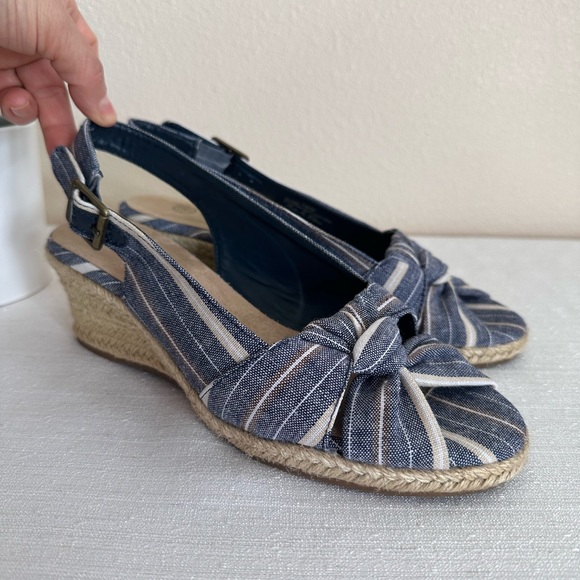 New Bella Vita Seraphina 2 Navy Stripe Espadrille Wedge Sandals Women’s 7WW - Picture 4 of 14